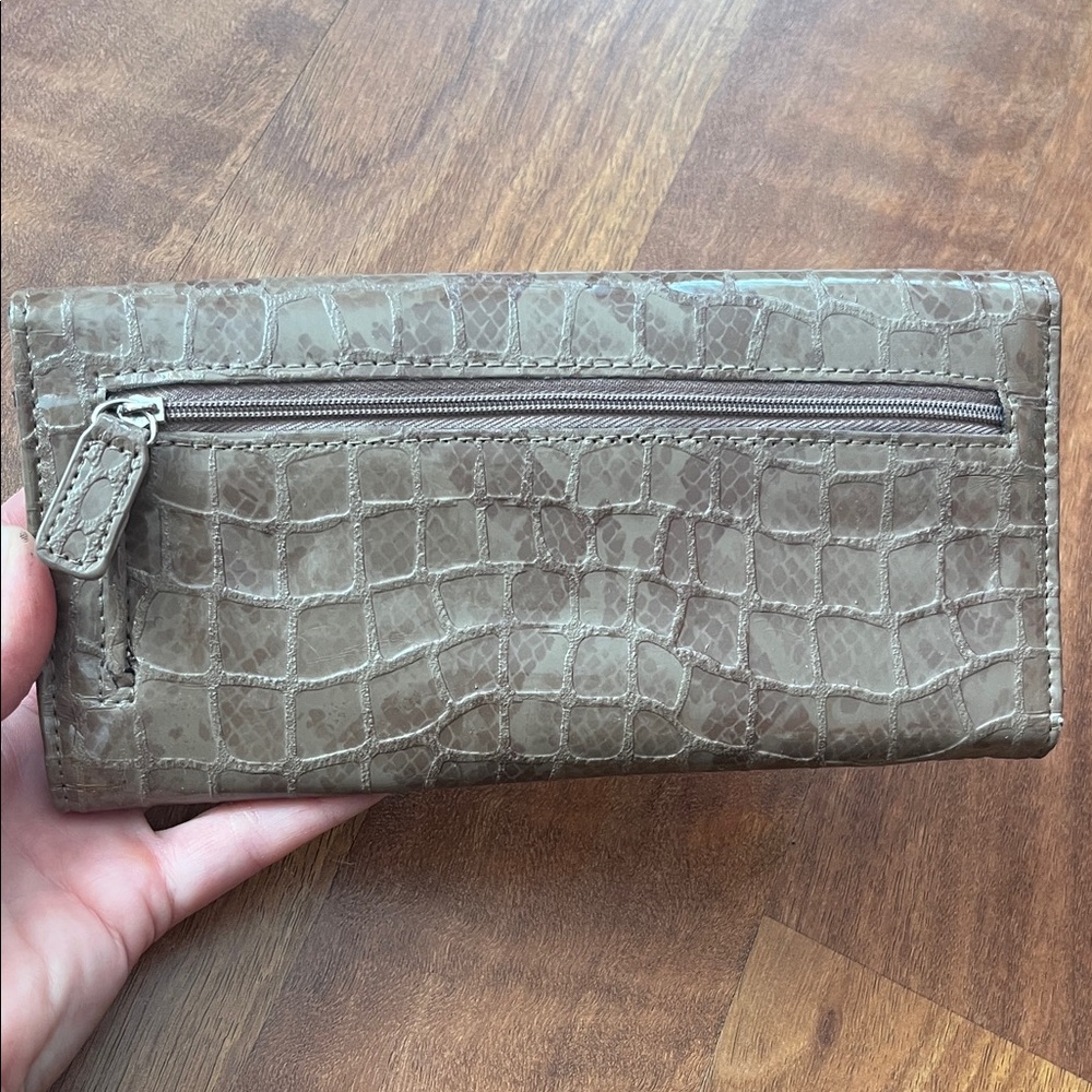 Like new Kenneth Cole Reaction Taupe Croc-Embossed Clutch - Picture 4 of 16